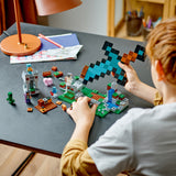 LEGO Minecraft Svärdsutposten 21244