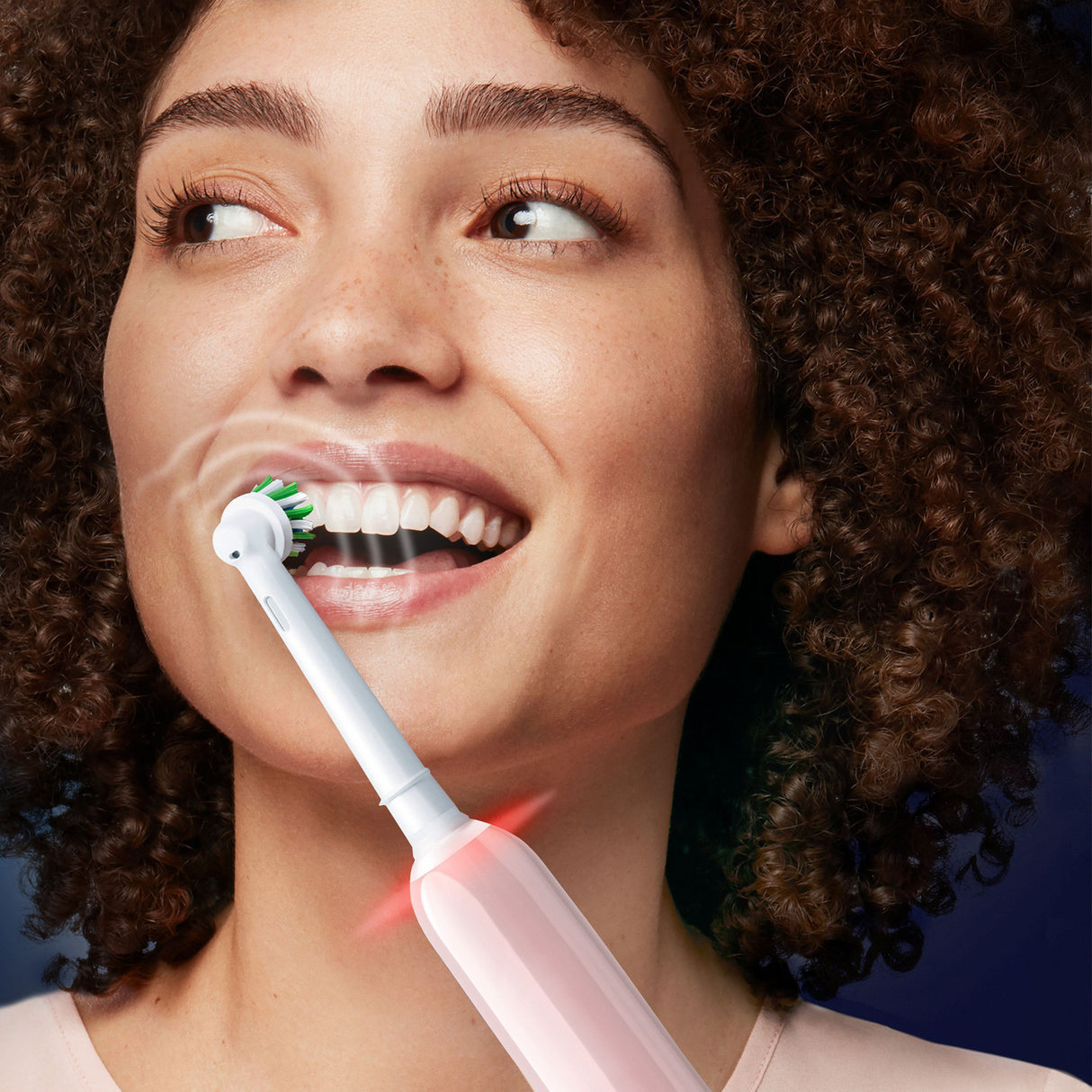 Oral B Eltandborste Pro3 Pink + Extra Refill