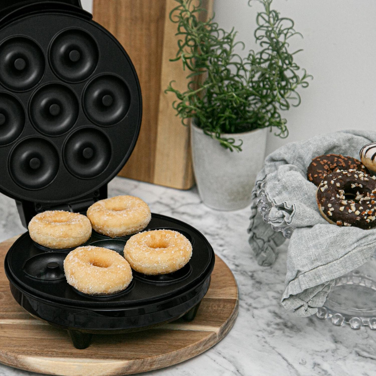 Champion Donut Maker 7 Munkar 700W DM110 Svart